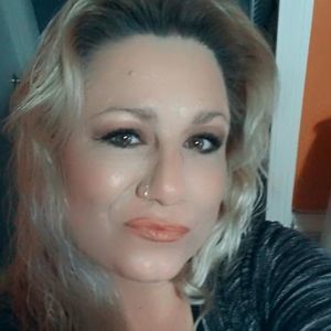 Meet your Posher, Lora